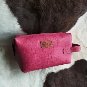 Sarabi leather toiletry in Printed Pink