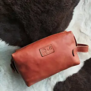 Sarabi leather toiletry in chestnut brown