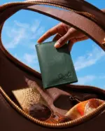 Vienna passport holder in green